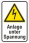 Preview: Warnschild Weiß mit schwarzer Kontur und Symbol nach DIN7010 sowie Text Anlage unter Spannung